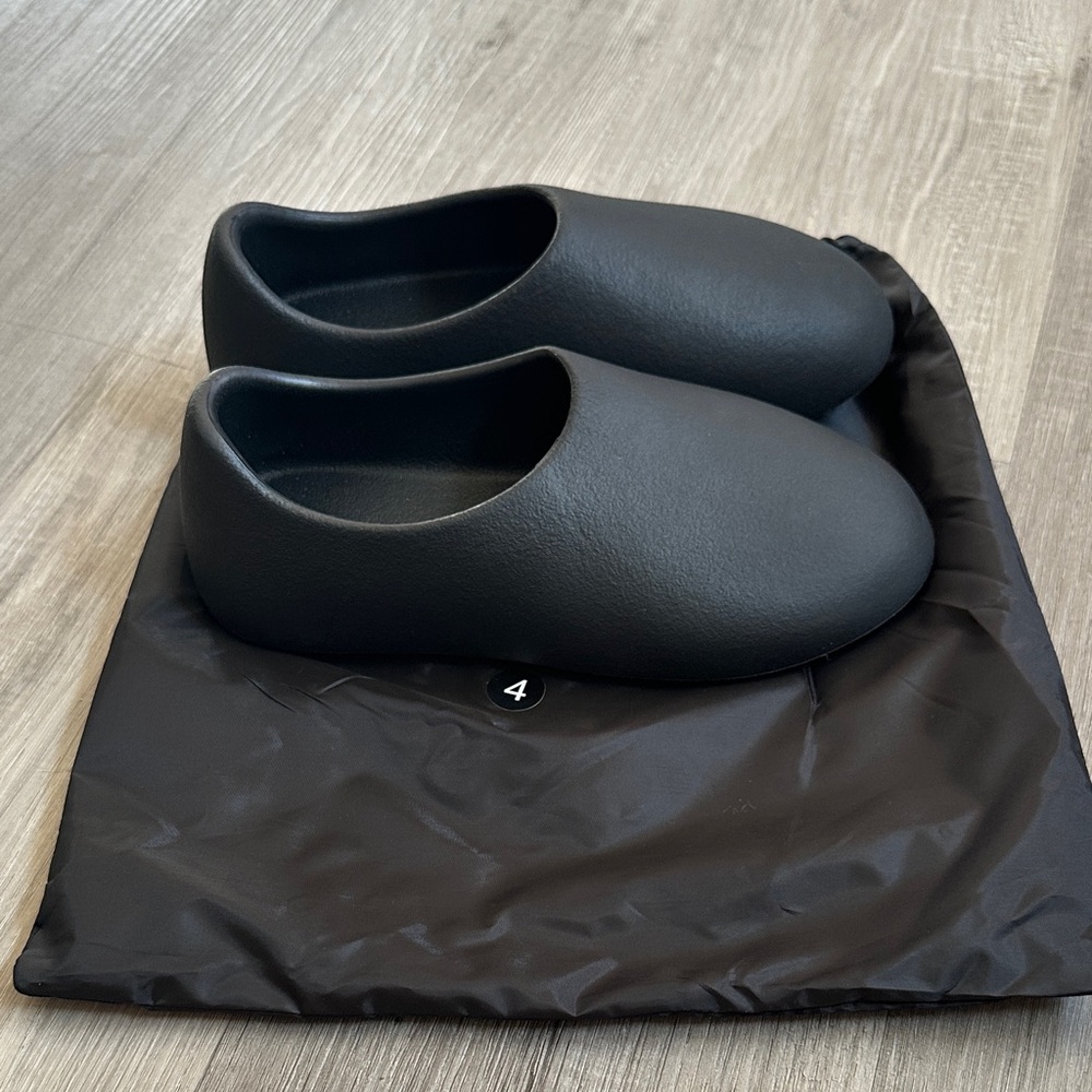 YZY Black Slip-On SLIDES